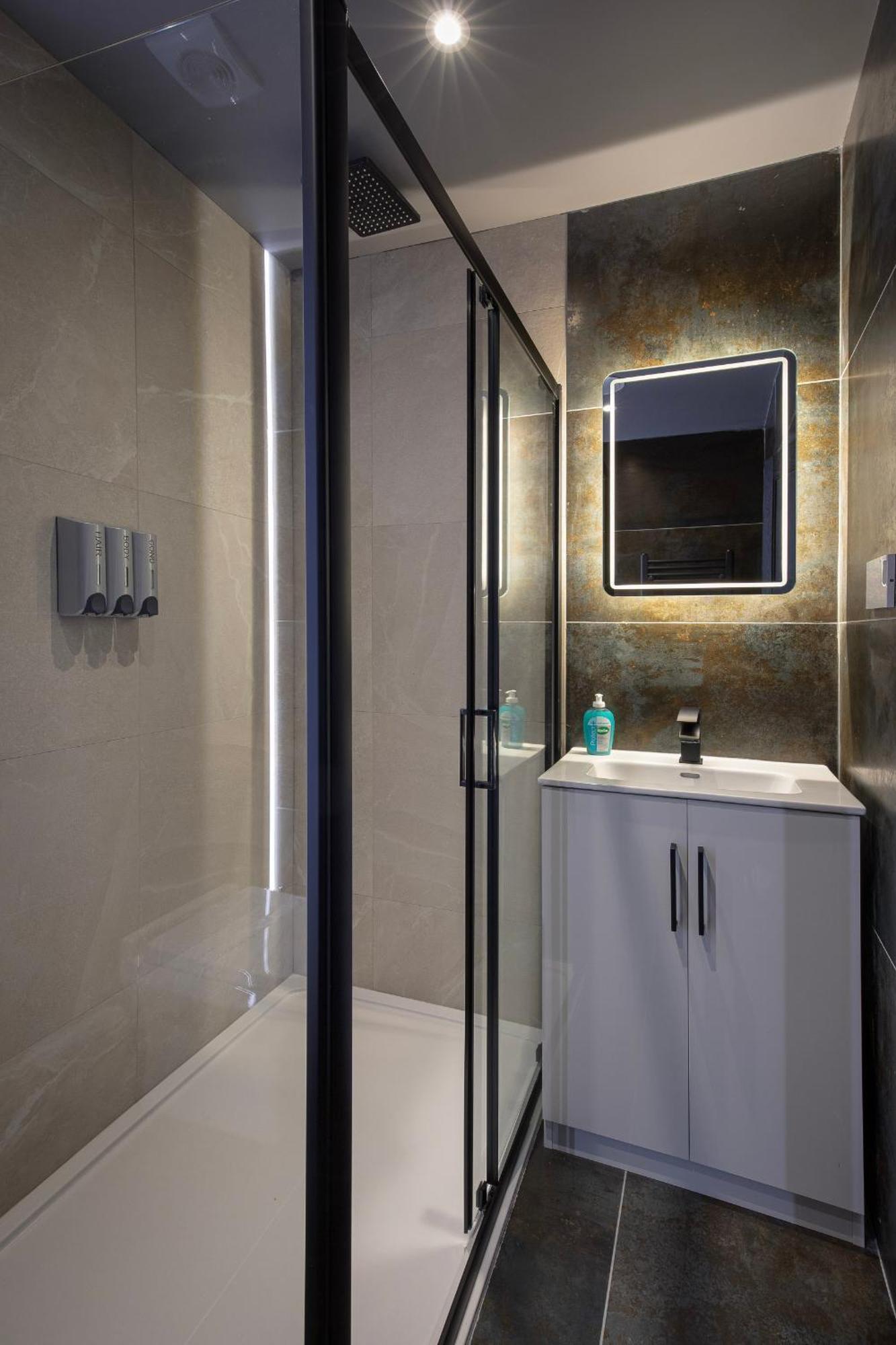 The Charleston Aparthotel Blackpool Bagian luar foto